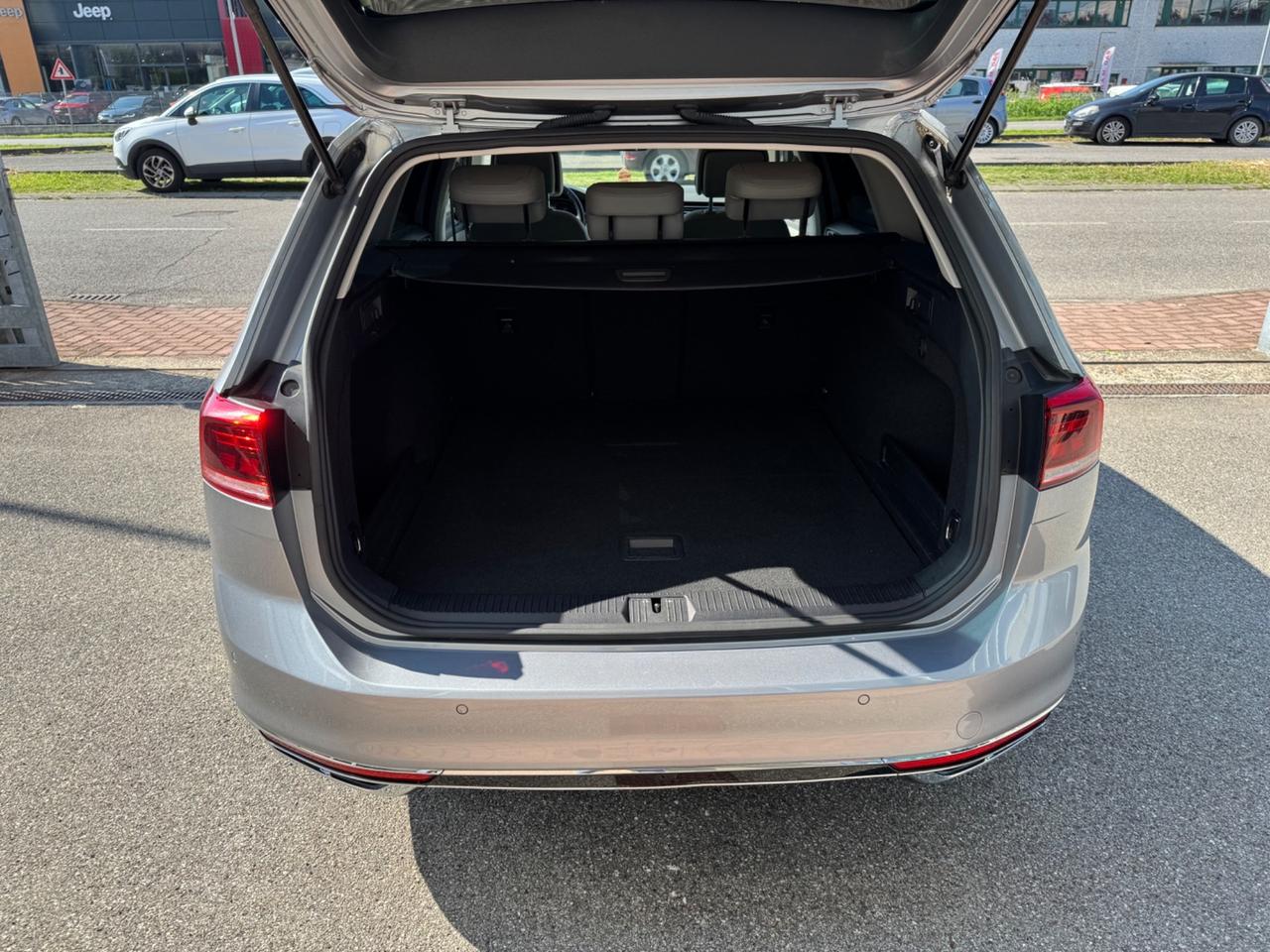 Volkswagen Passat Variant 2.0 TDI SCR EVO DSG Executive R-Line EURO6D TEMP
