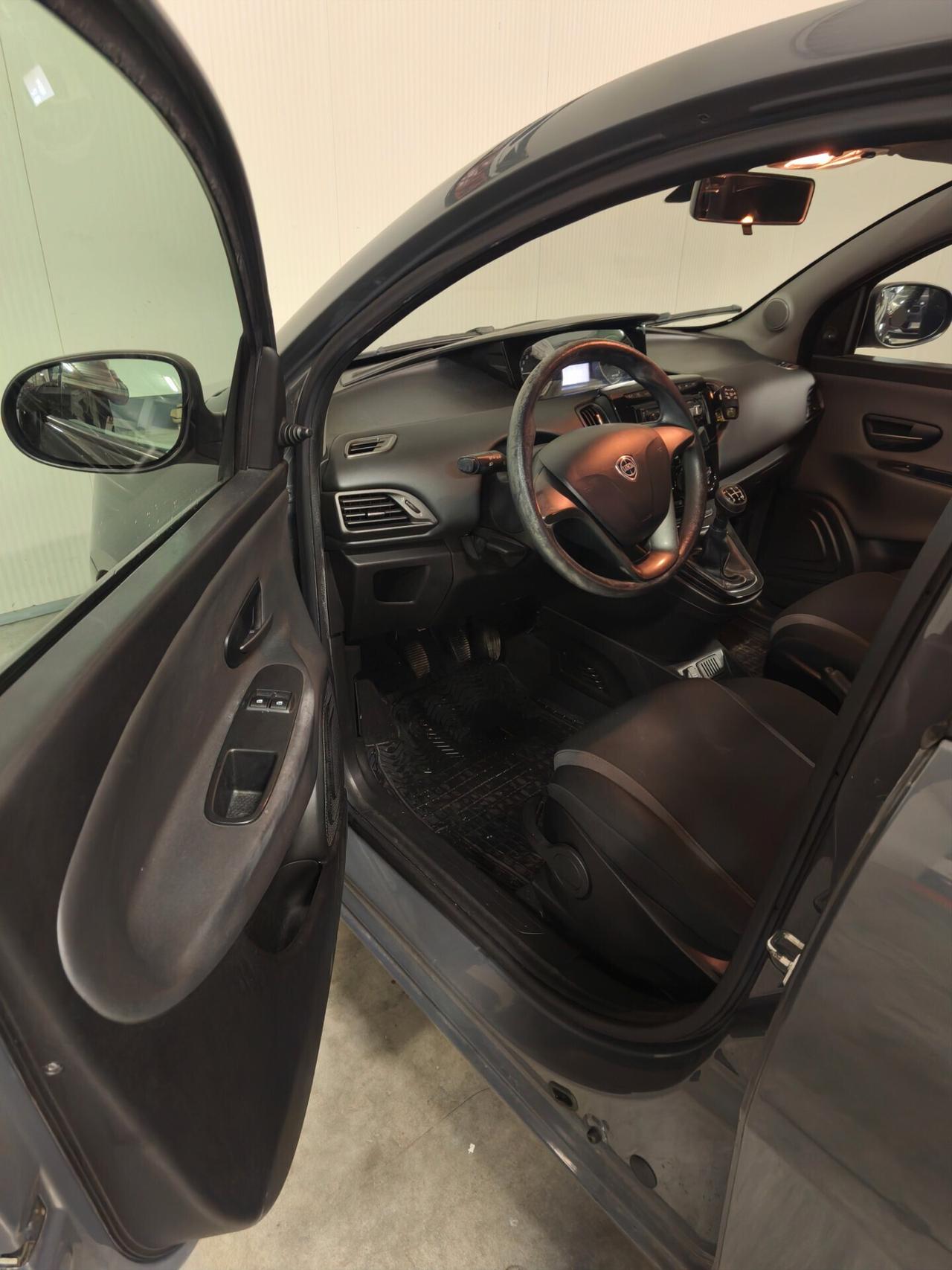 Lancia Ypsilon 1.3 MJT 16V 95 CV 5 porte Platinum