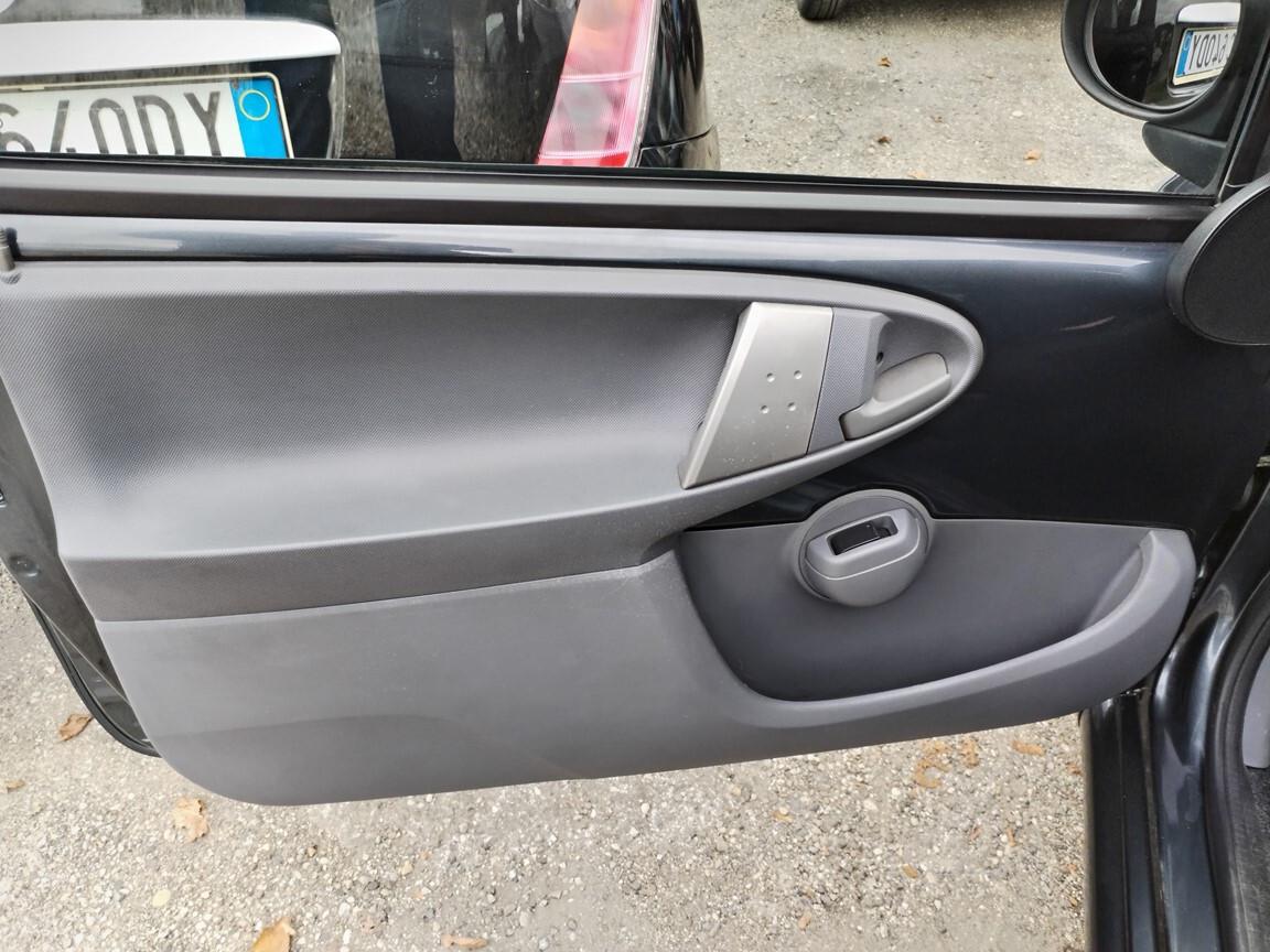 Toyota Aygo 1.0VVT-i 3 p 56000km unipro accessoriata e tagliandata