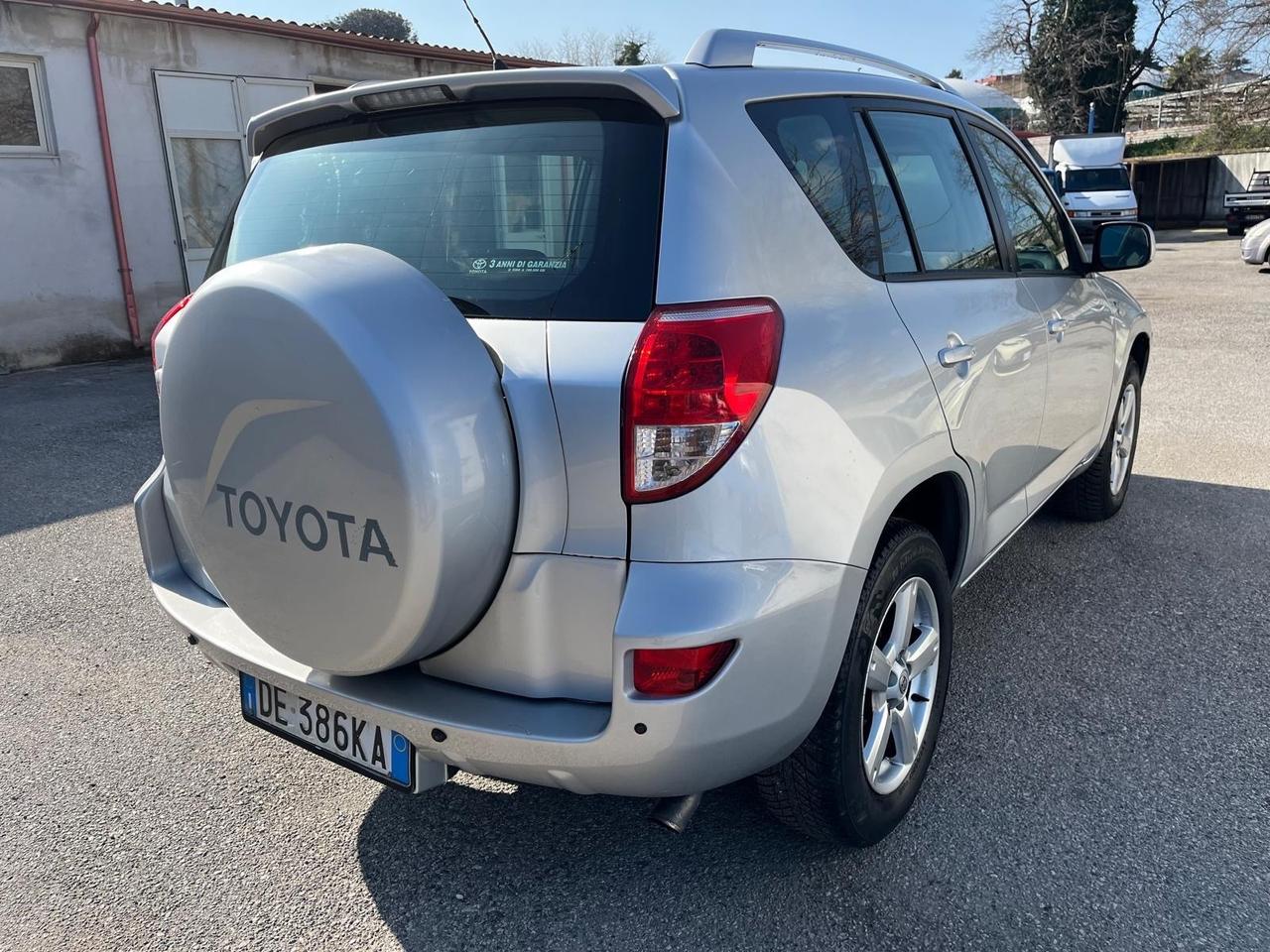 Toyota RAV 4 -2.2 D-4D-4x4- full-2006