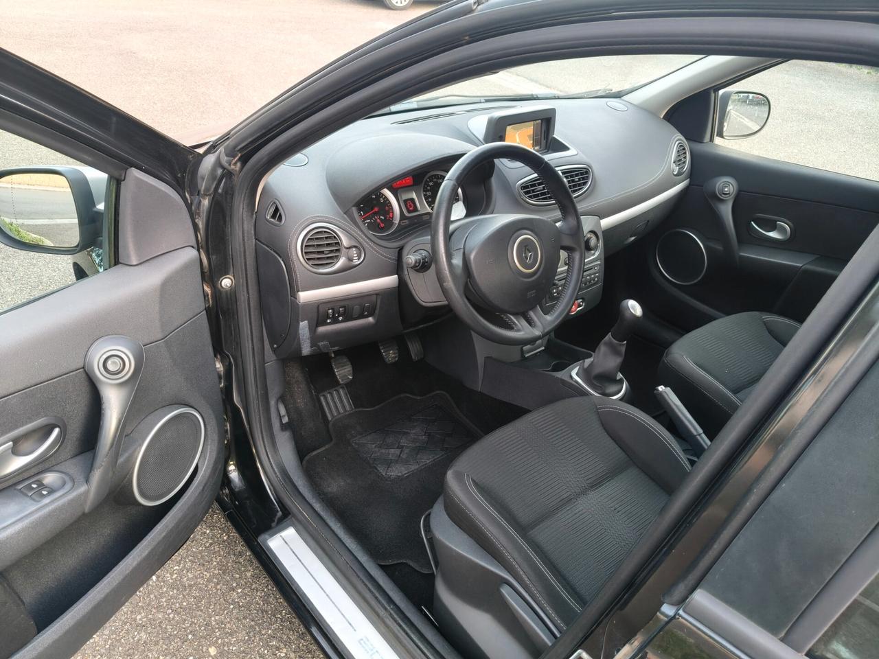 Renault Clio 1.2 sw del 2011 SOLO 105.000 KM