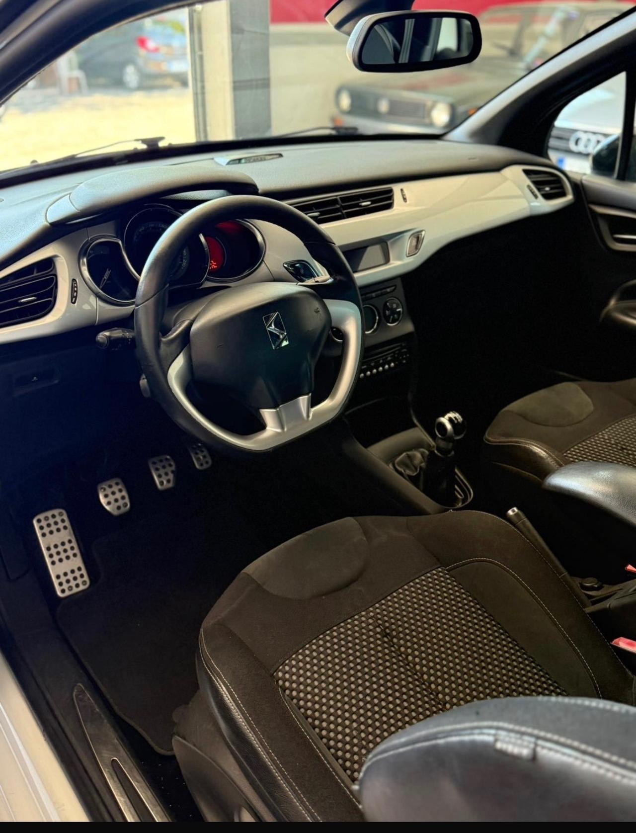 Citroen DS3 DS 3 1.4 VTi 95 Just Black (70 kw)