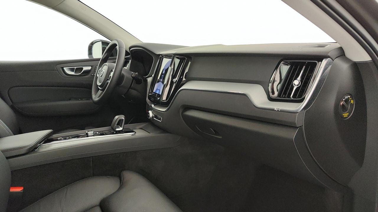 VOLVO XC60 2.0 b4 Plus Dark auto