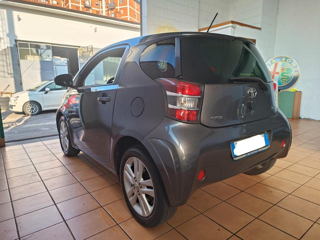 Toyota iQ 1.3 Executive E5B, adatta anche a neopatentati.