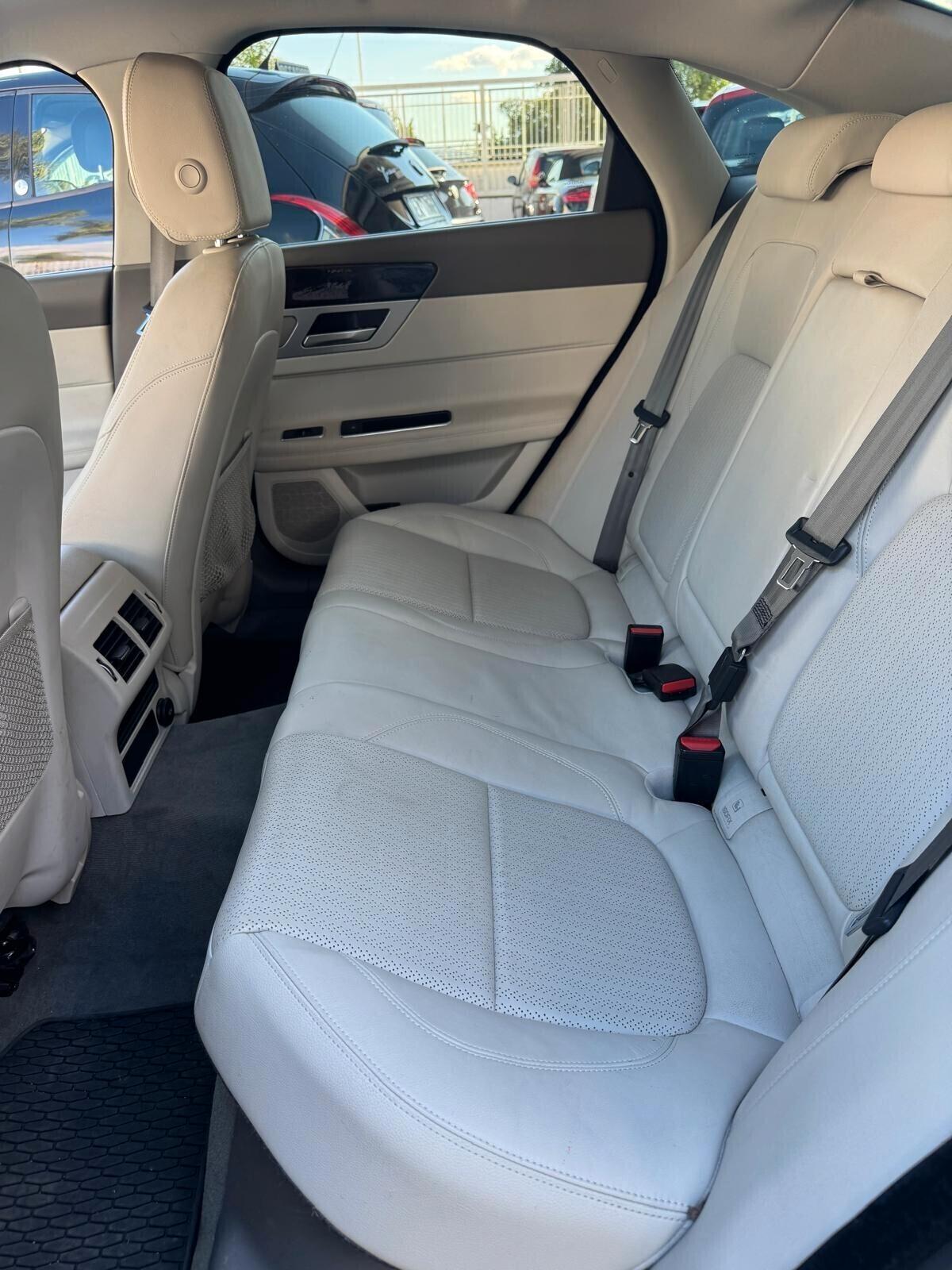 Jaguar XF 3.0 D V6 300 CV cambio automatico Prestige