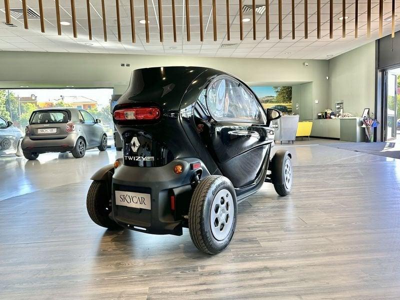 Renault Twizy Versione 45 Guida a partire dai 14 anni di età Batteria di proprietà