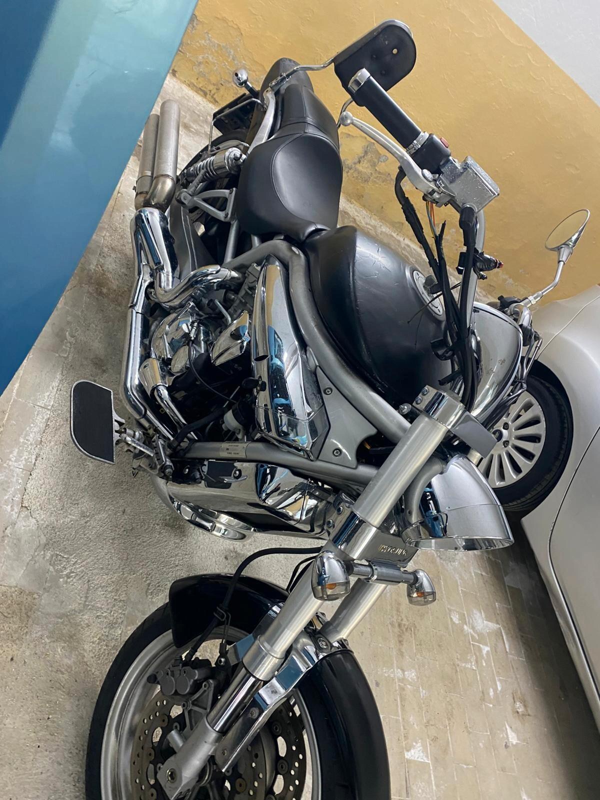 Hyosung GV 650 benzina(PRIVATO)-2009