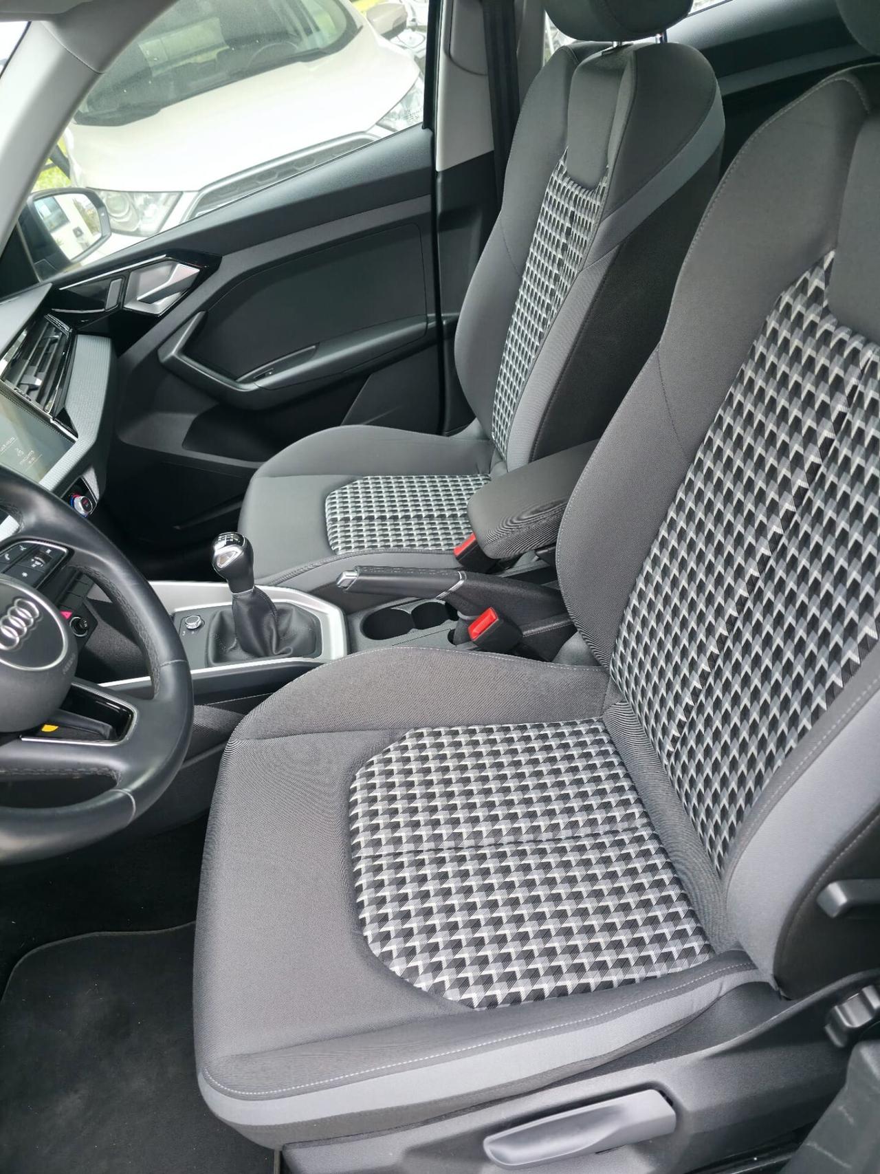 Audi A1 citycarver 35 TFSI Identity Contrast