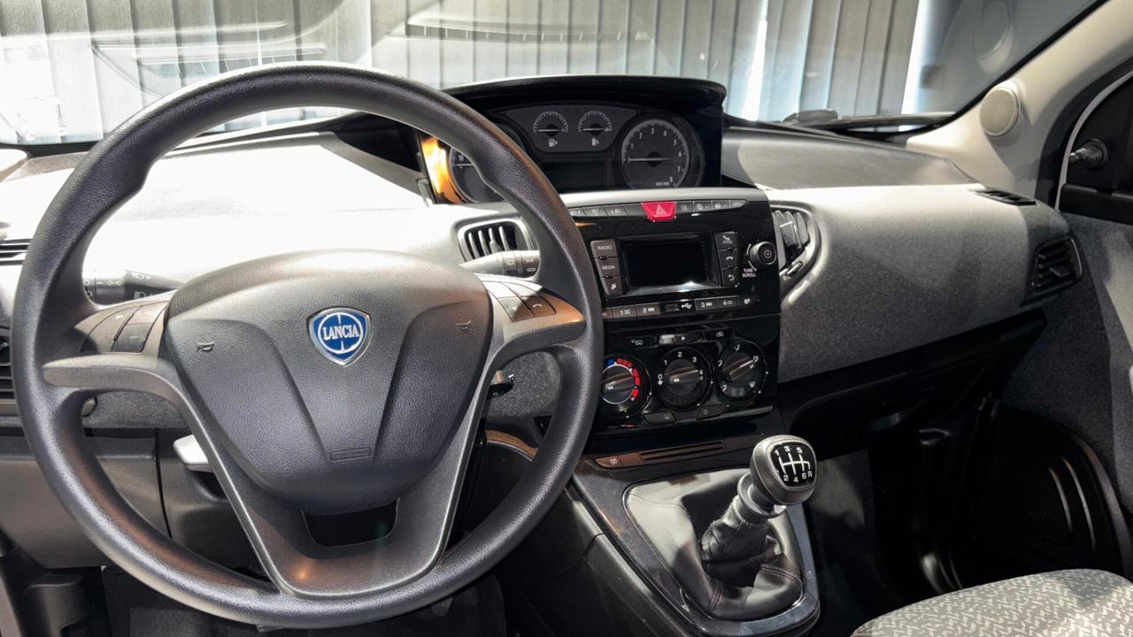 Lancia Ypsilon 1.0 FireFly 5 porte S&S Hybrid Ecochic Silver