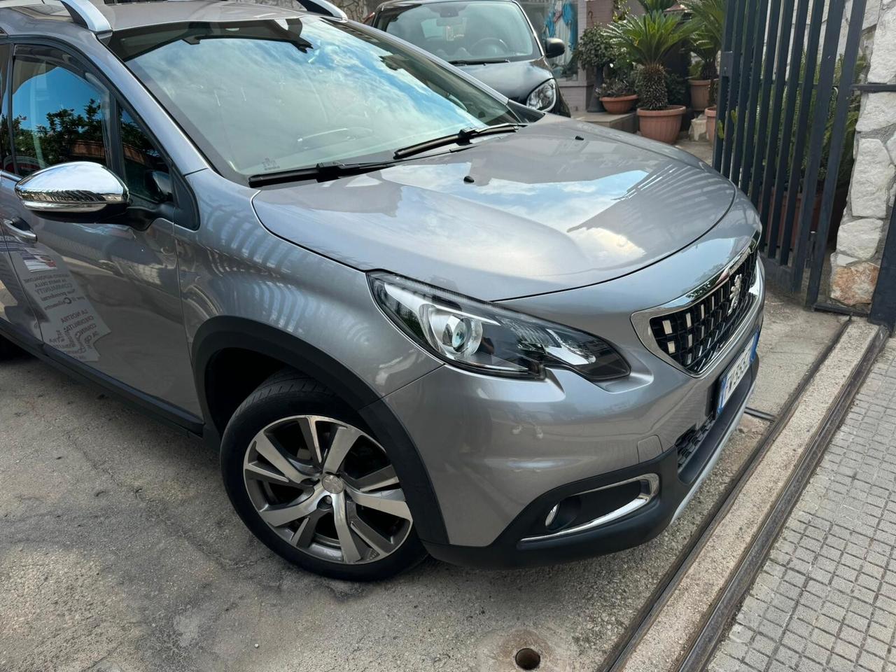 Peugeot 2008 BlueHDi 100 S&S Black Matt