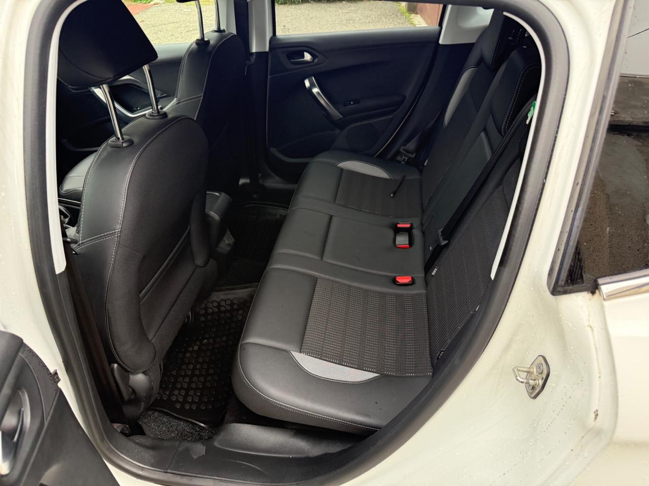 Peugeot 2008 PureTech action gti