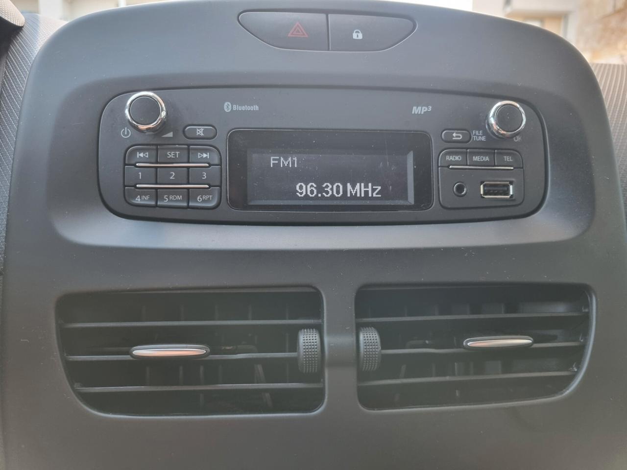 Renault Clio 1.2 75CV 5 porte Zen