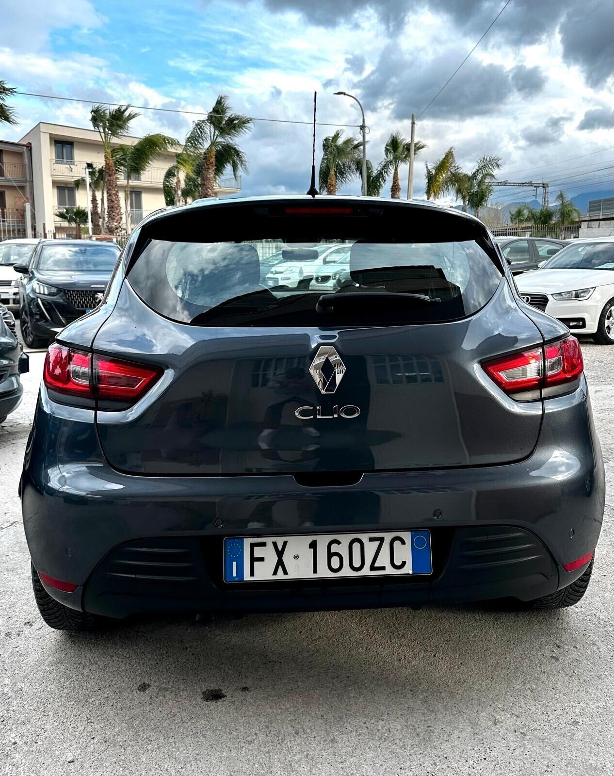 Renault Clio TCe 12V 75 CV 5 porte Moschino Intens