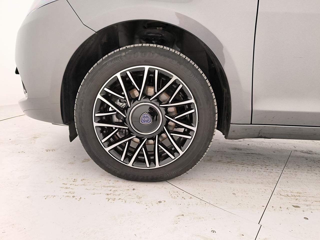 Lancia Ypsilon 1.0 firefly hybrid gold s&s 70cv