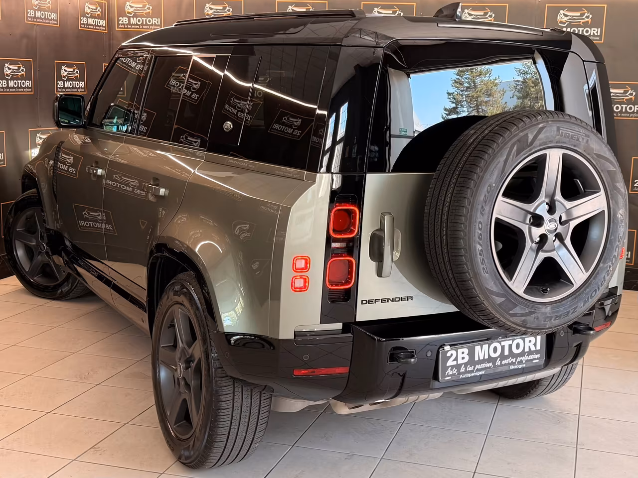Land Rover Defender 110 3.0D I6 250 CV AWD Auto X-Dynamic SE