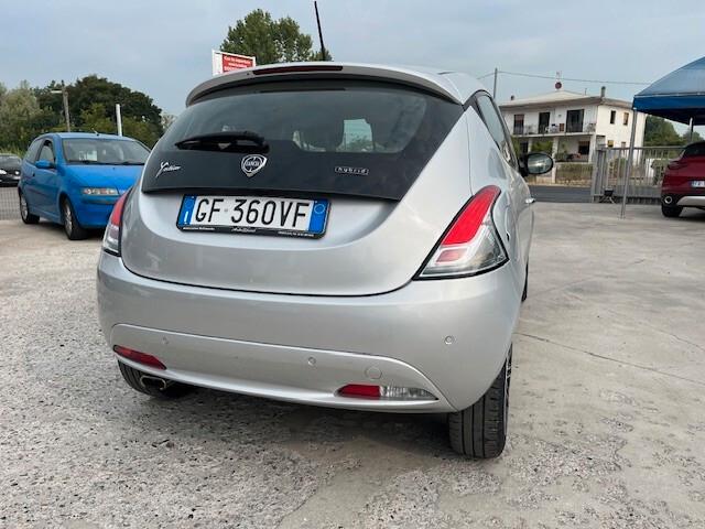 Lancia Ypsilon 1.0 FireFly 5 porte S&S Hybrid Ecochic Gold
