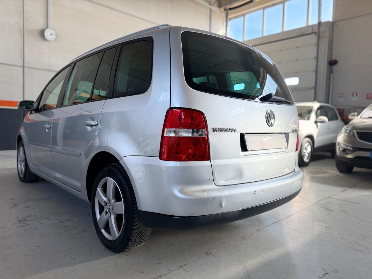 Volkswagen Touran 2.0 16V TDI DSG Highline
