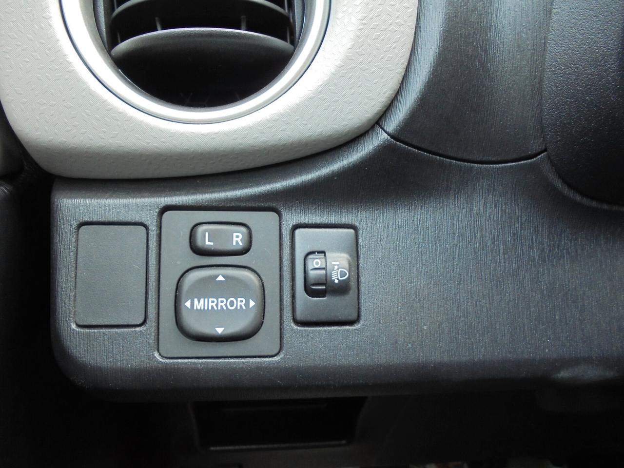 TOYOTA YARIS 1.0 VVT-i 5P LOUNGE – UNIPROPRIETARIO-