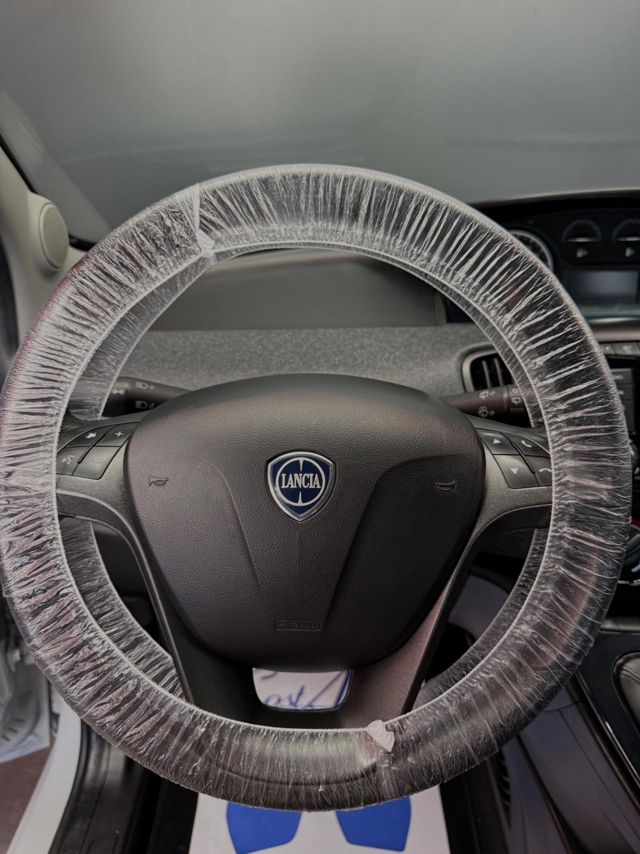 Lancia Ypsilon 1.0 Hybrid Ecochic Gold 2021