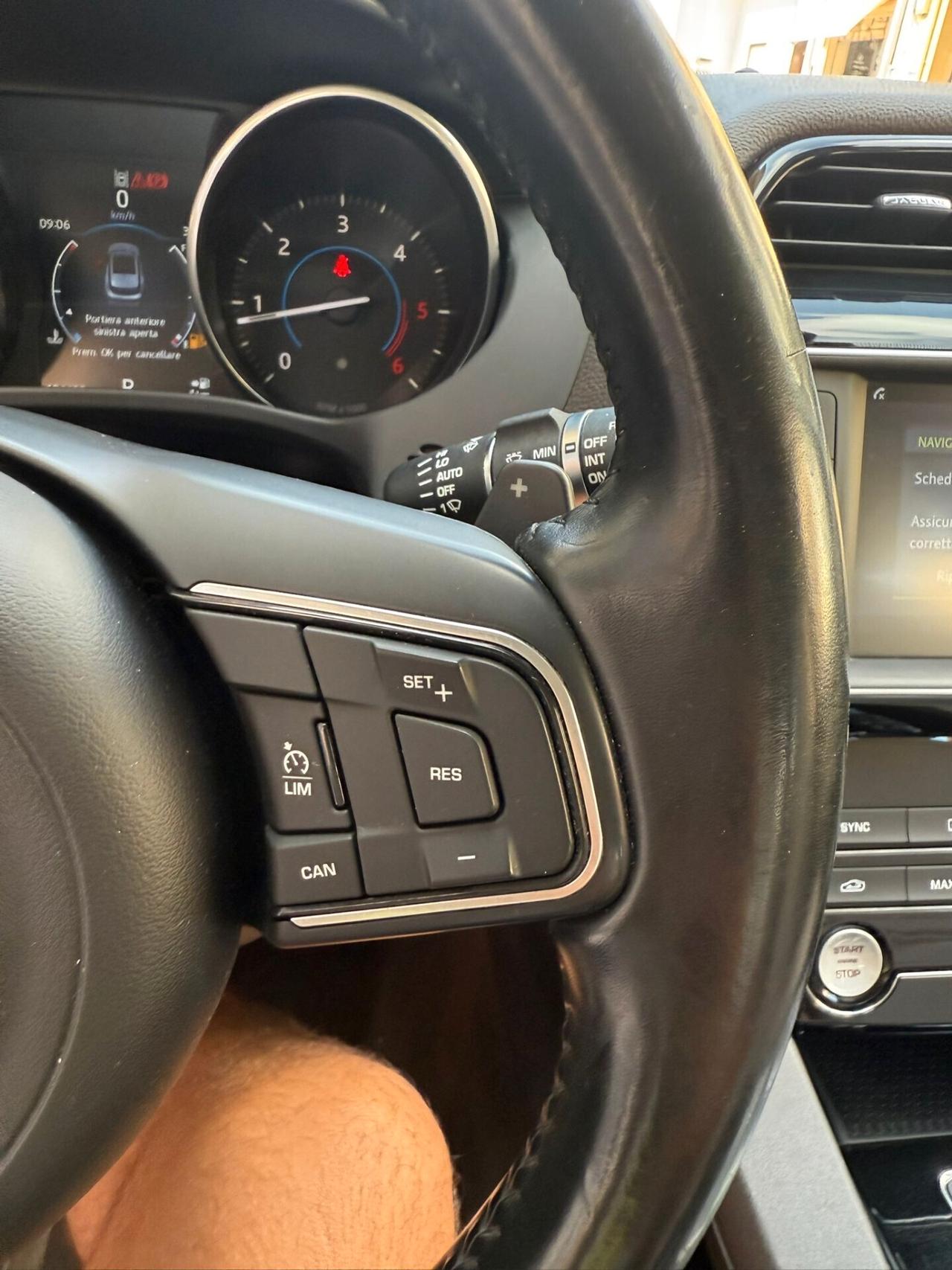 Jaguar F-Pace 2.0 D 180 CV Prestige