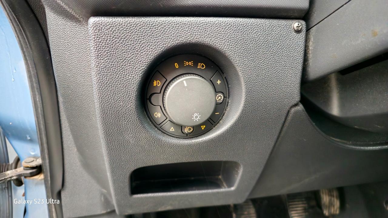Opel corsa ok neopatentati garantita 12 mesi