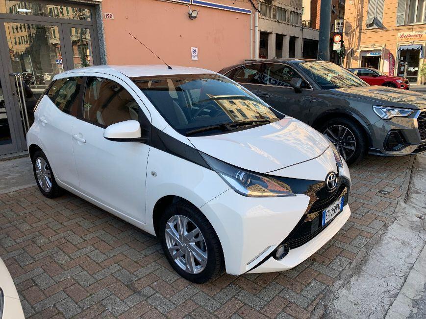 Toyota Aygo 1.0 VVT-i 69 CV 5 porte x-clusiv