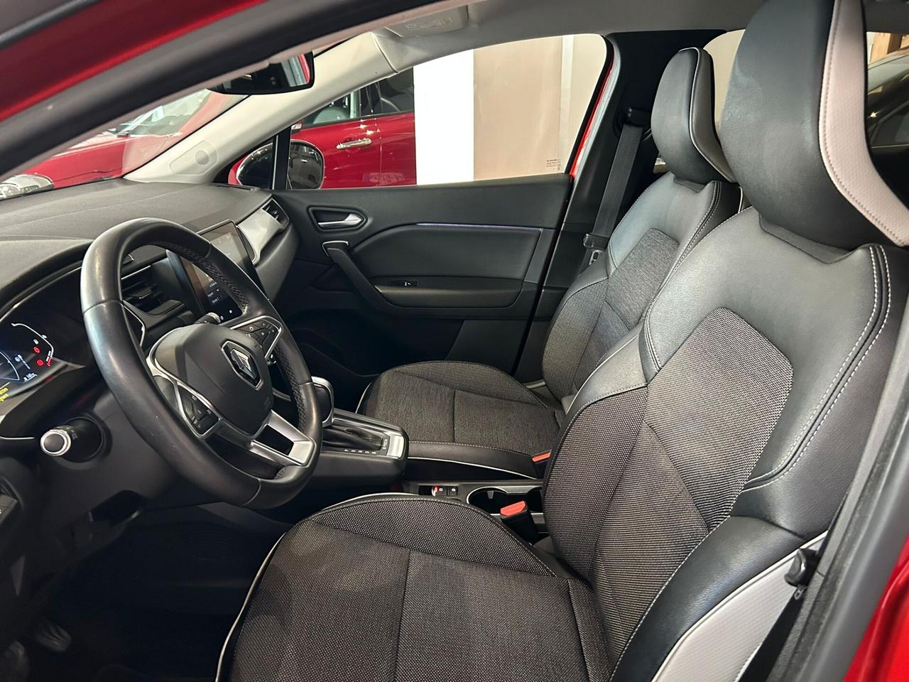 Renault Captur 1.6 E-tech Hybrid Initiale Paris NEOPATENTATI