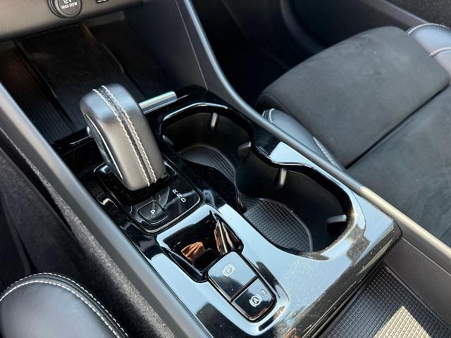 VOLVO XC40 T4 Recharge Plug-in Hybrid R-design N1