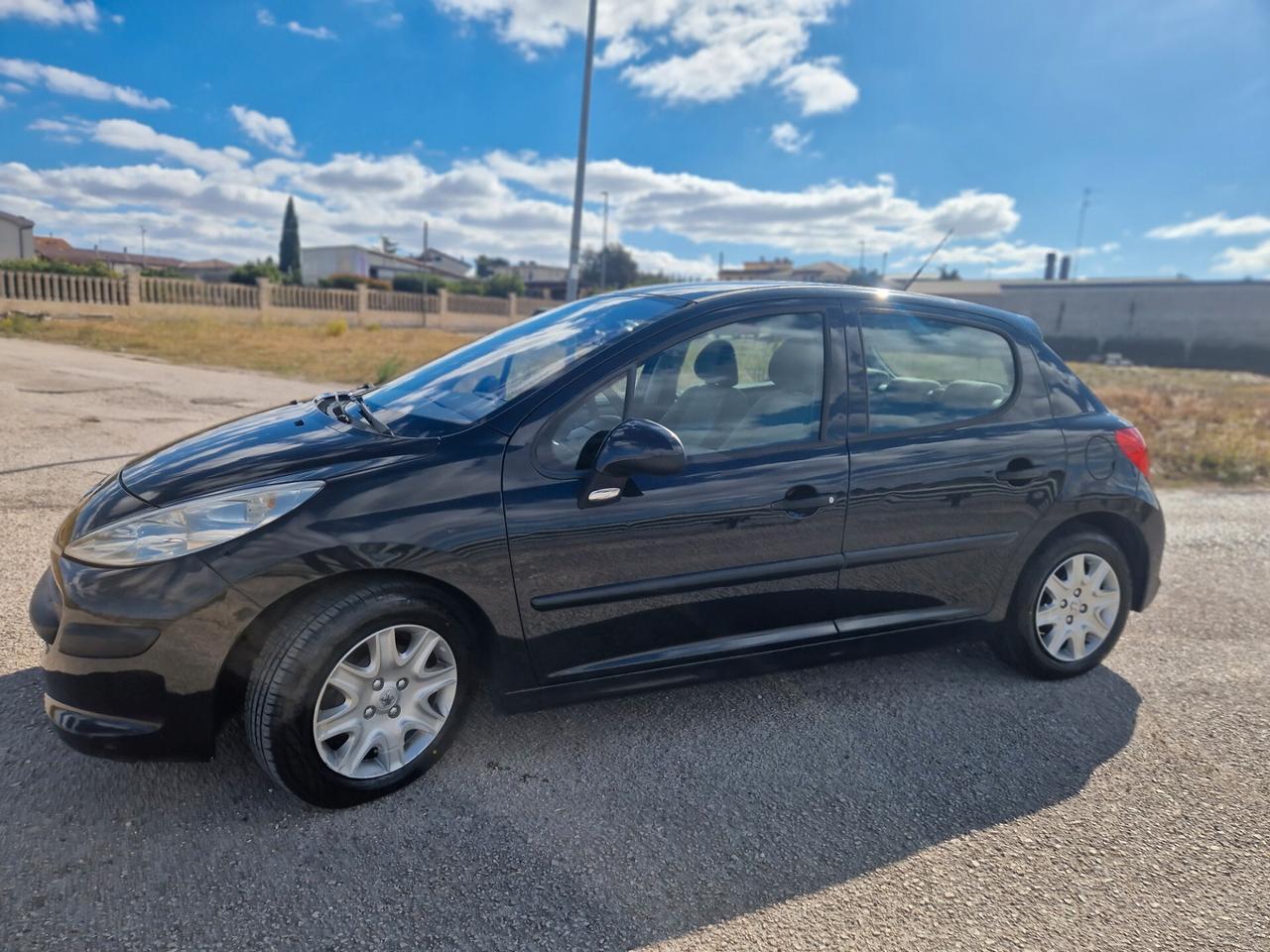 Peugeot 207 1.4 HDi 70CV 5p. X Line