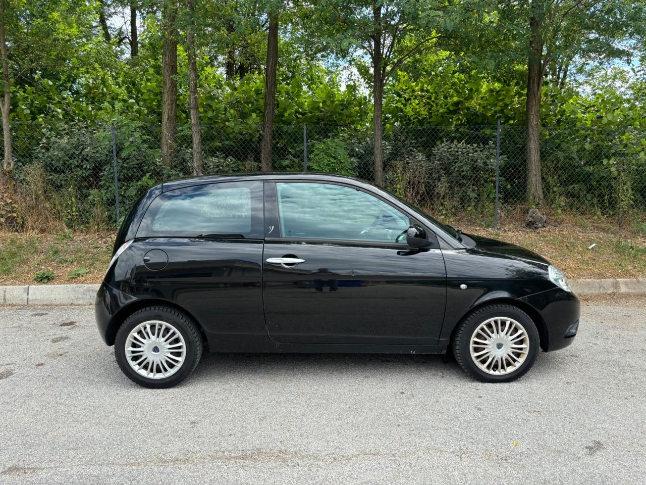 Lancia Ypsilon 1.2 69 CV NEOPATENTATI