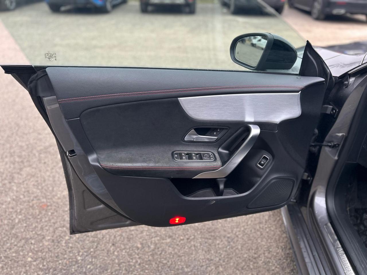 Mercedes-Benz CLA 200 Premium CLA 200 #8756