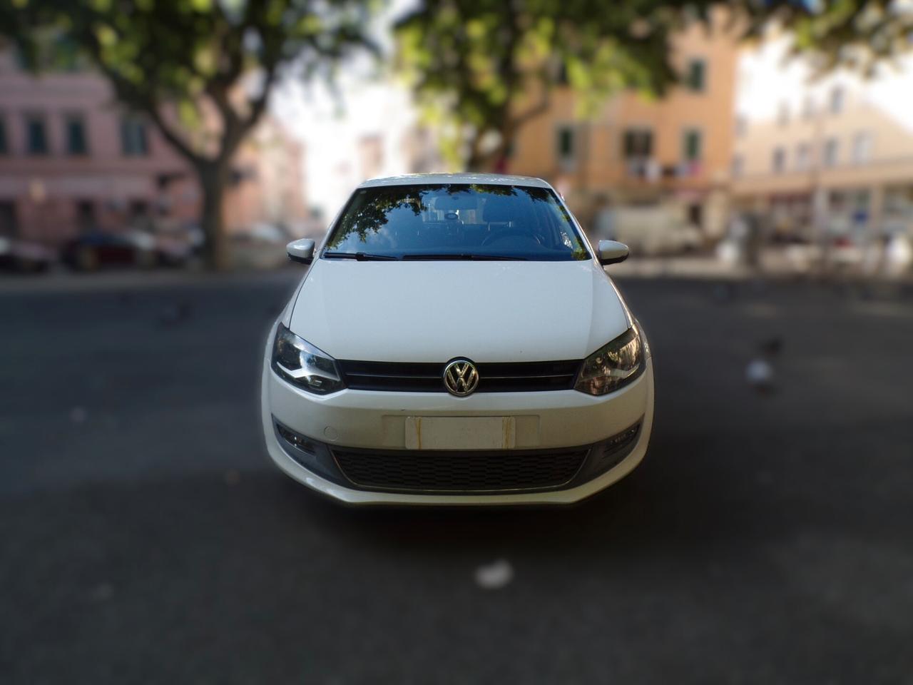 AUTO VOLKSWAGEN POLO 5P COMFORTLINE BI-FUEL DEL 2010 CON 227.500 KM