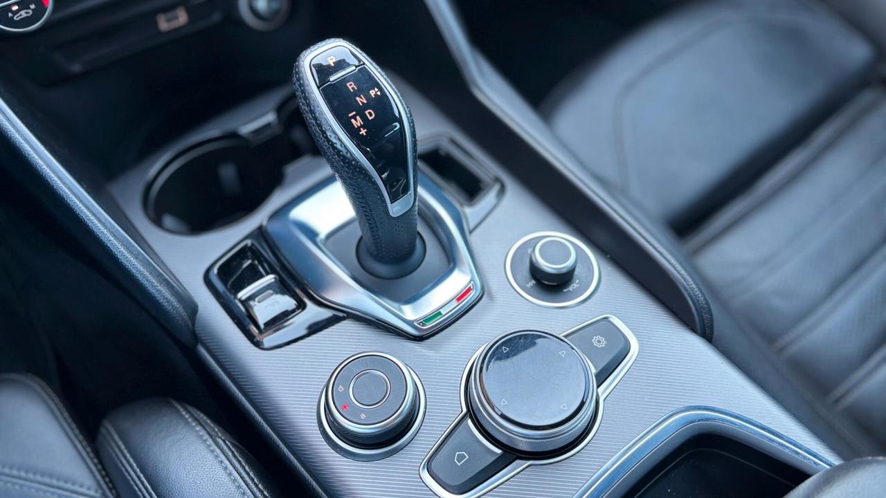 Alfa Romeo Giulia 2.2 210 CV Q4 Veloce