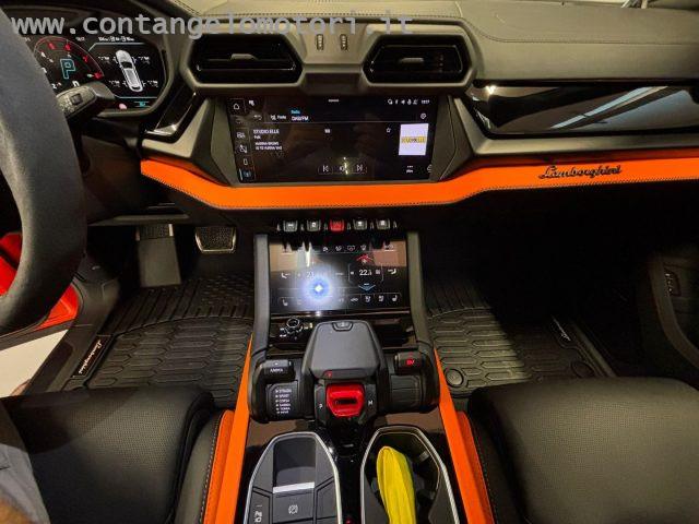 LAMBORGHINI Urus 4.0 SE vettura ufficiale