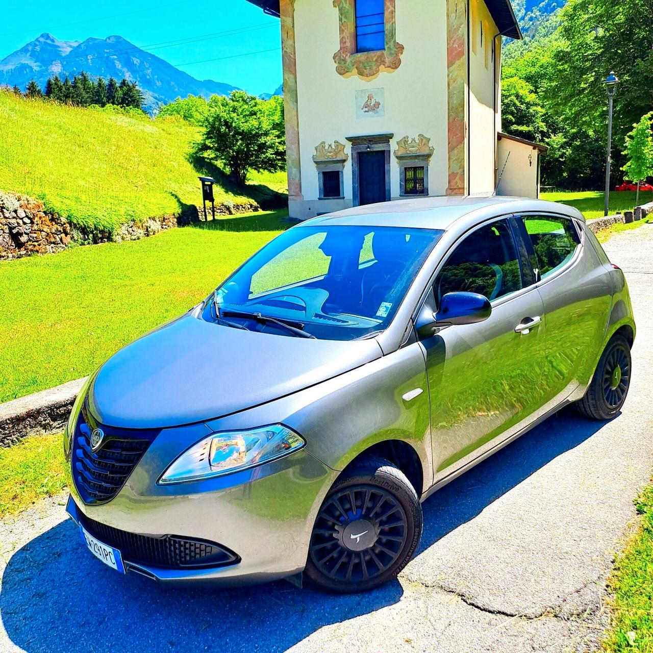 Lancia Ypsilon 1.3 MJT - OK NEOPATENTATI