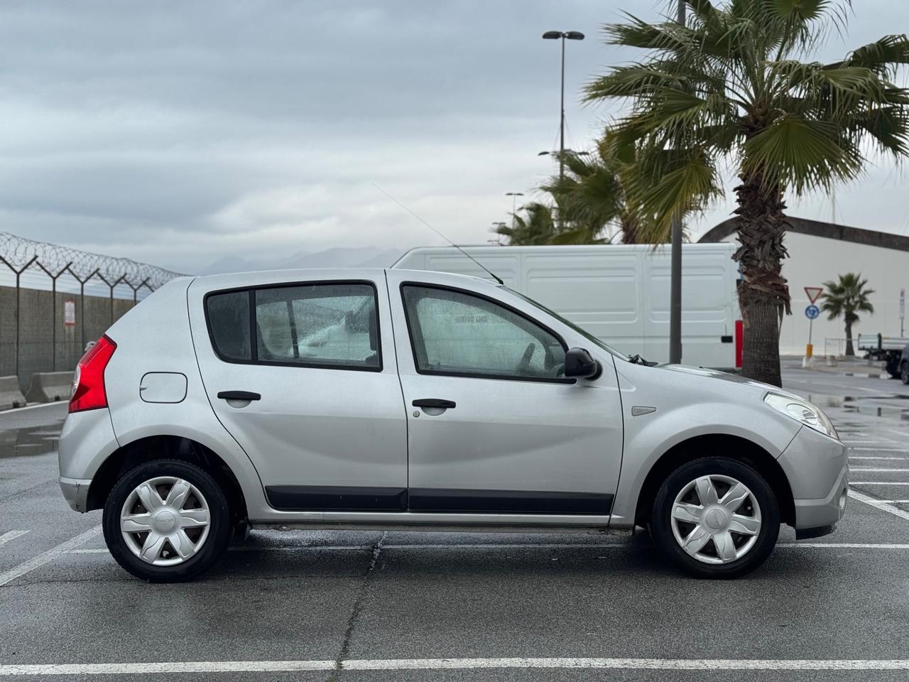 DACIA SANDERO 1.2 BENZINA NEO PATENTATI 12 MESI DI GARANZIA