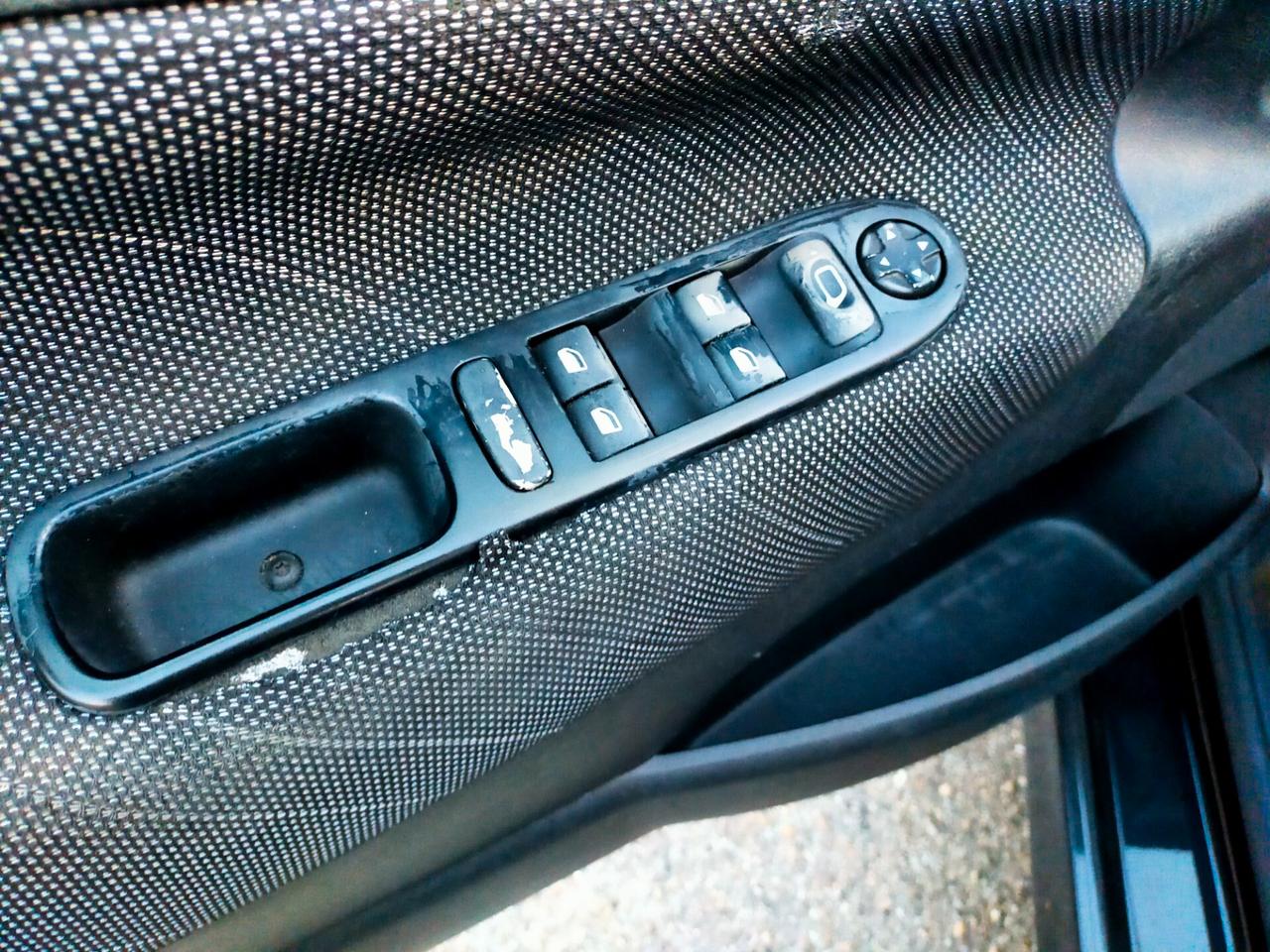 Peugeot 207 1.6 hdi XS 5p adatta per neopatentati