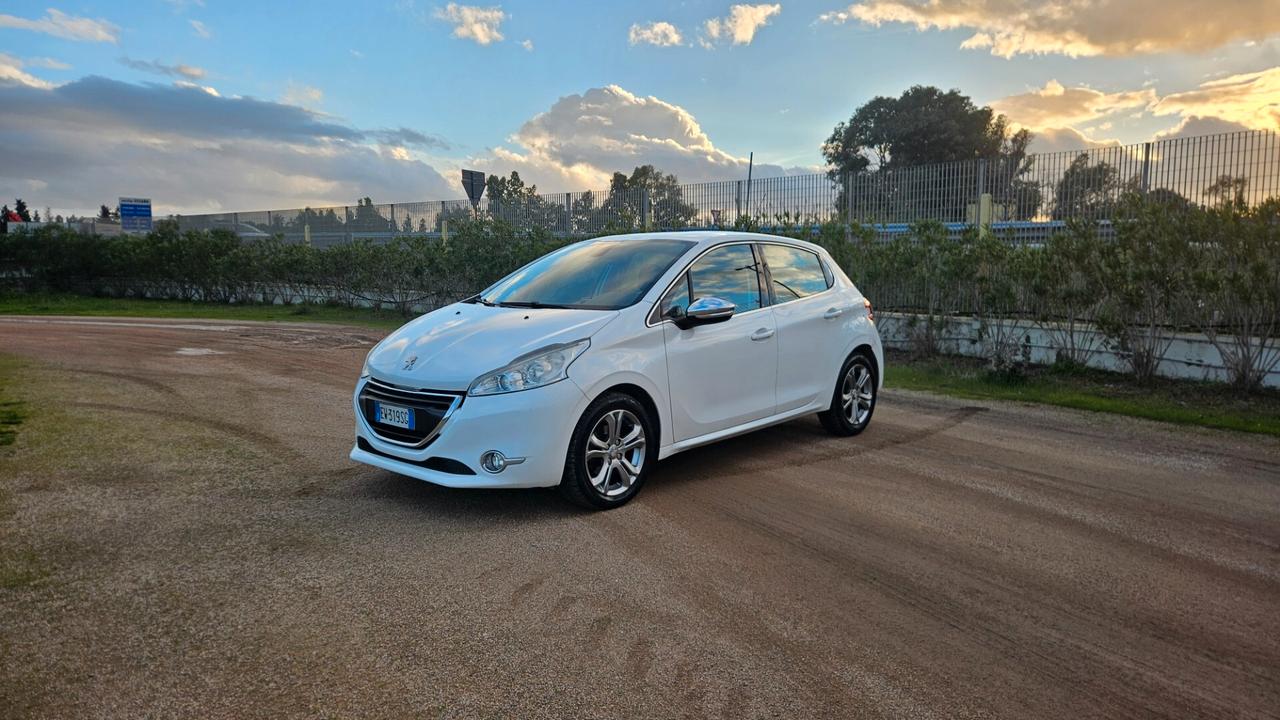 Peugeot 208 1.4 HDi 68 CV 5 porte Allure