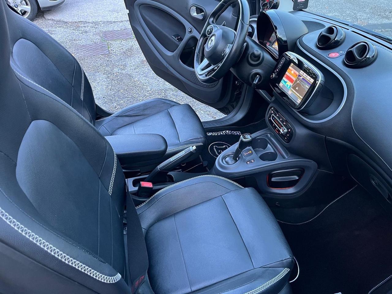 Smart fortwo brabus cabrio/xclu-km 64000-2017