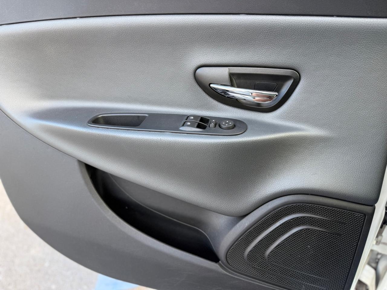 Lancia Ypsilon 1.2 69 CV 5 porte S&S Platinum