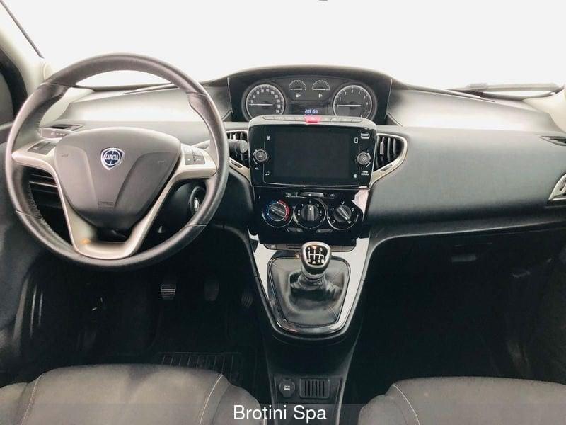 Lancia Ypsilon 1.0 FireFly 5 porte S&S Hybrid Silver