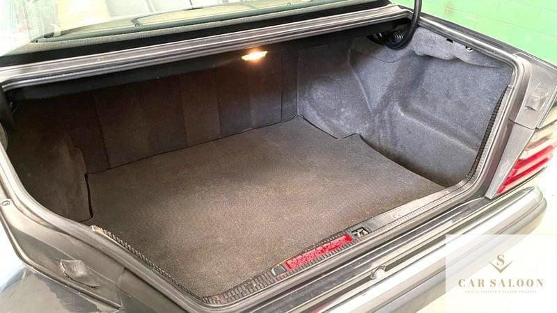 Mercedes-Benz Serie 200-320 200 E