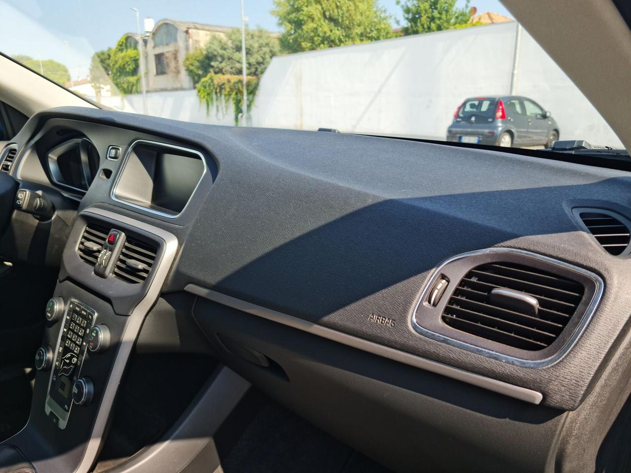 Volvo V40 KINETIC #6087