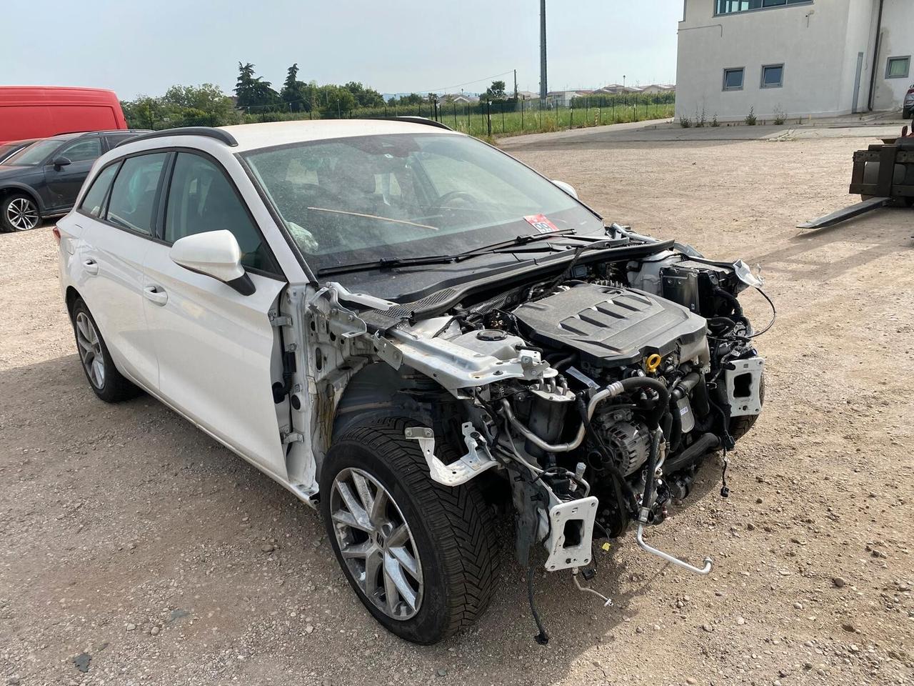 SEAT Leon Sportstourer 2.0 tdi 115cv INCIDENTATA