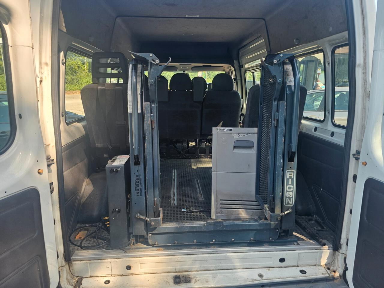 Ford Transit/Tourneo/Bus Transit 330 2.4 TD/120 cat PC Combi con pedana trasporto disabili 8 posti
