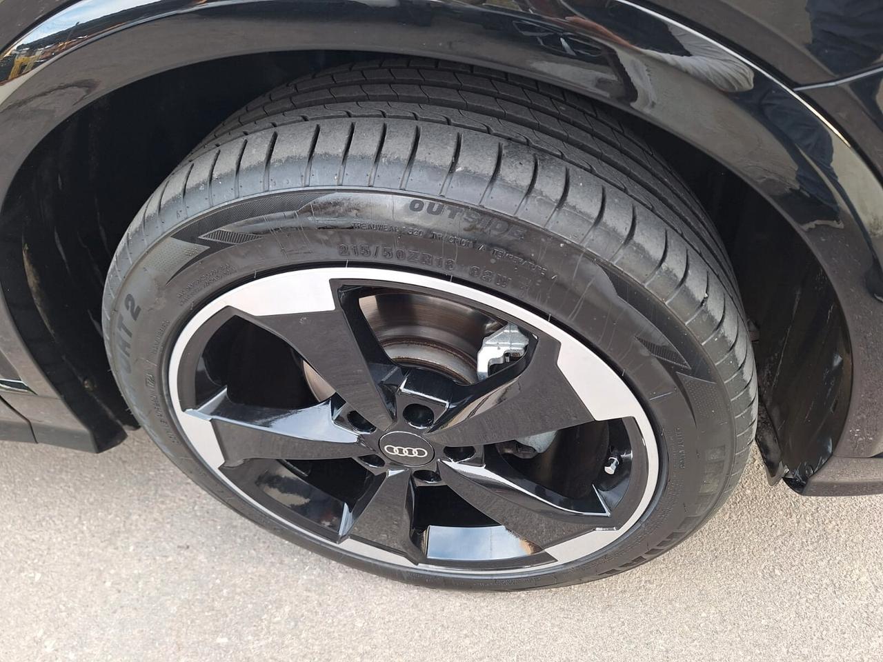 Audi Q2 30 TDI S tronic Identity Black