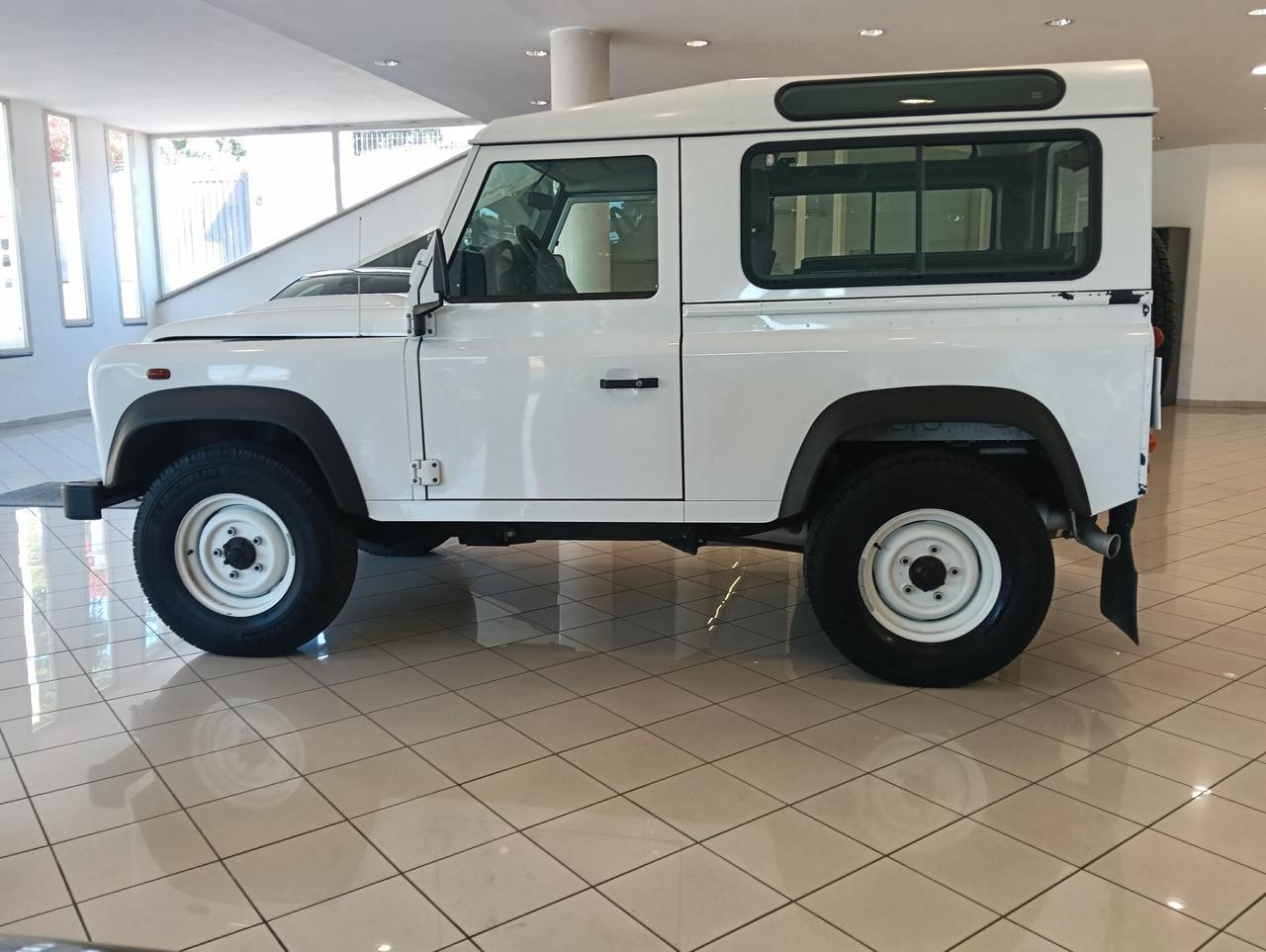 Land Rover Defender 90 2.2 TD4 Station Wagon base N1