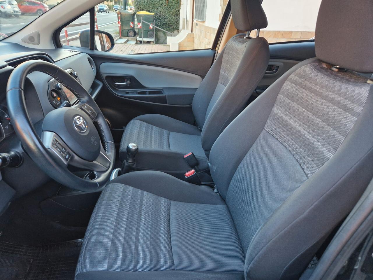 Toyota Yaris 1.0 70CV "70.700 km" Bluetooth, Telecamera, Fendi