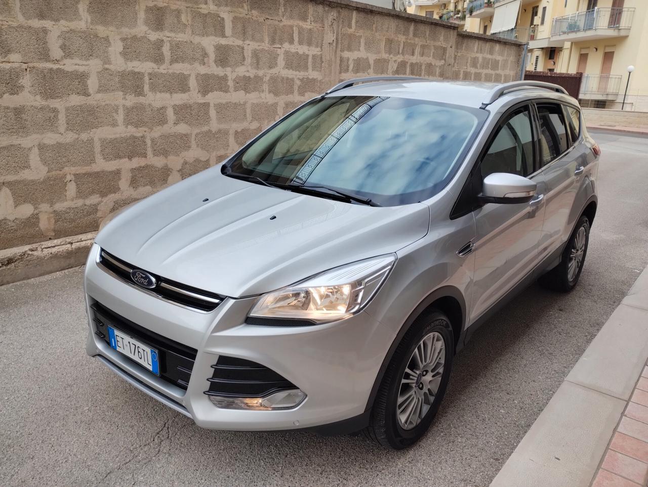 Ford Kuga 2.0 TDCI 140 CV 4WD Powershift Titanium