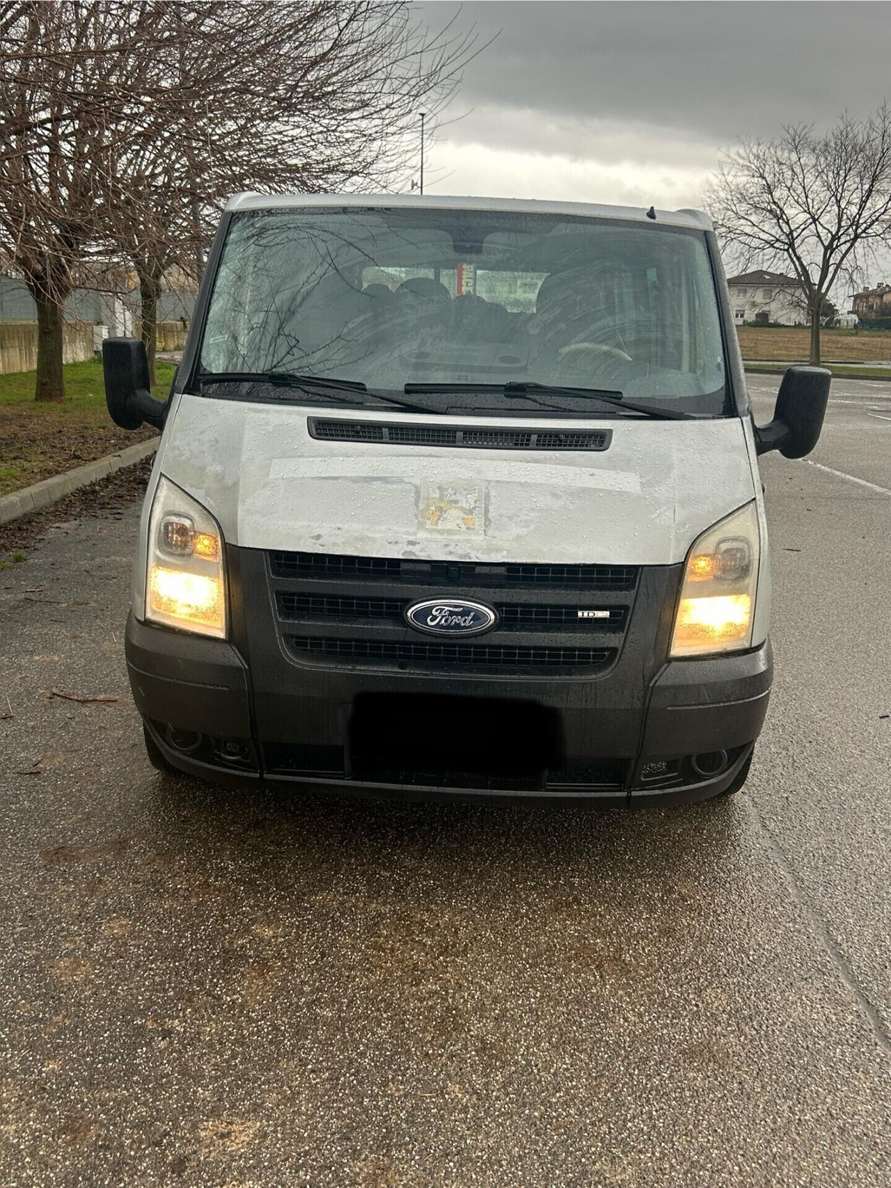 Ford Transit pulmino 9 posti con pedana